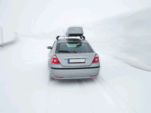 voiture route neige montagne