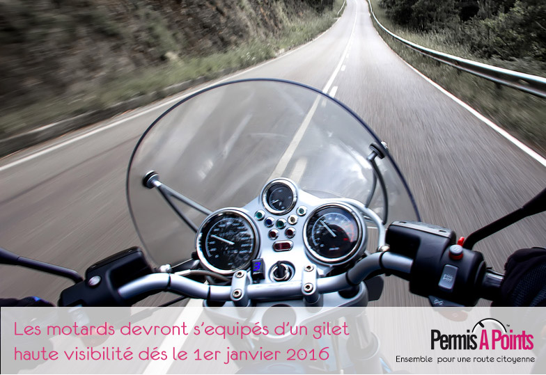 moto roulant sur le route